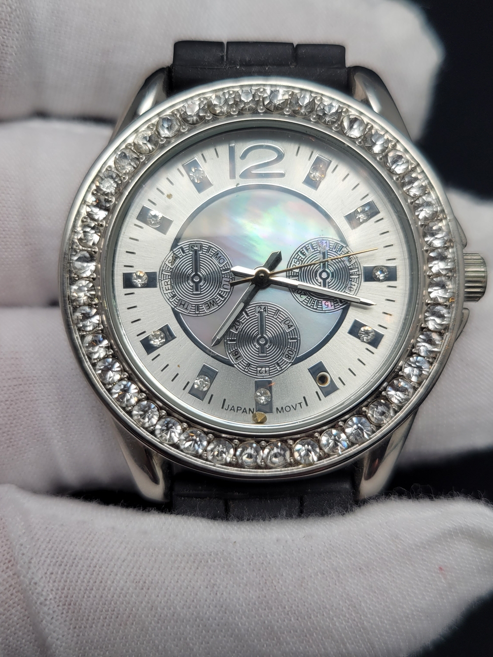 Silver Crystal-Bezel Women's Watch with Mother-of-Pearl Dial - Japan Quartz